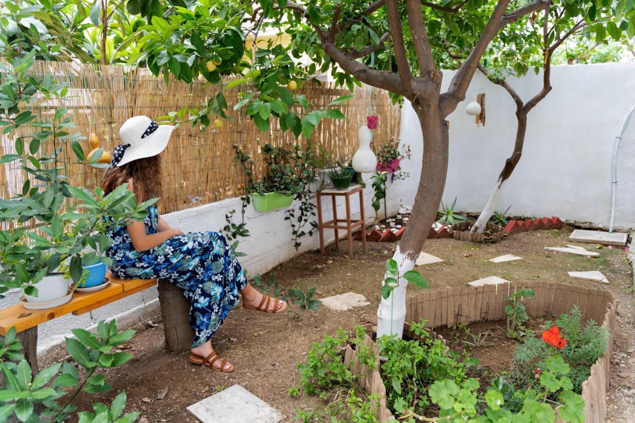 Casa Bonita, House With Private Entrance And Garden, Between Center And Sea Atenas Exterior foto
